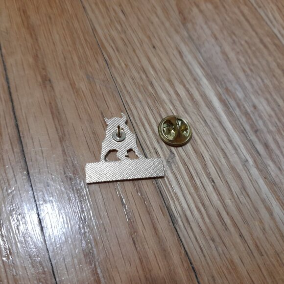 Belleville Bulls Lapel Pin Hat Badge OHL Junior Ice Hockey Team Ontario Canada - Picture 5 of 6